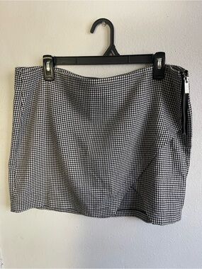 Guess Houndstooth Mini Skirt - Black & White